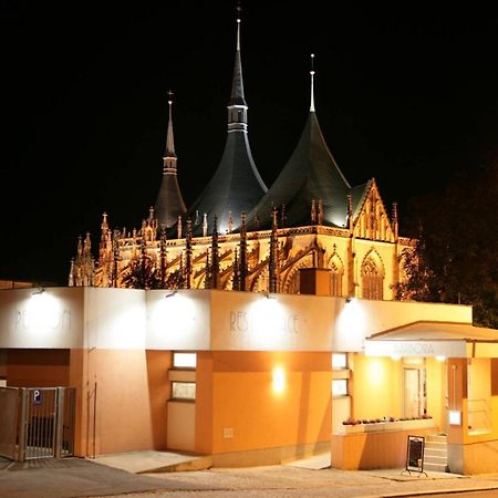 Penzion A Restaurant Barbora กุตนาฮอรา ภายนอก รูปภาพ