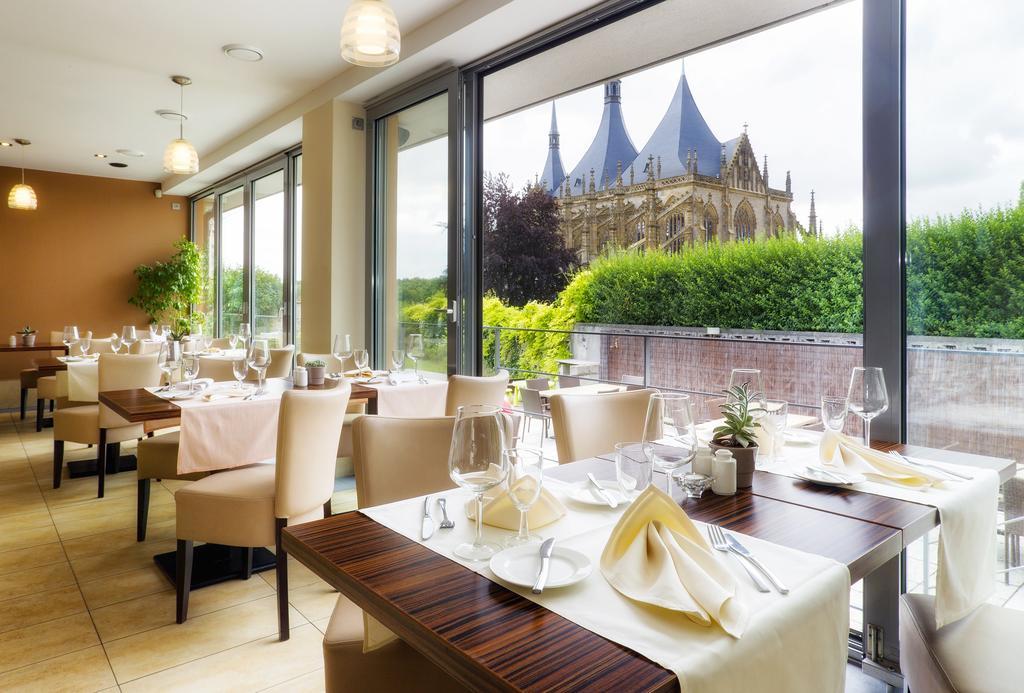 Penzion A Restaurant Barbora กุตนาฮอรา ภายนอก รูปภาพ